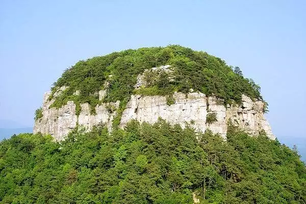 tree covered mountain top in a state park near winston-salem north carolina