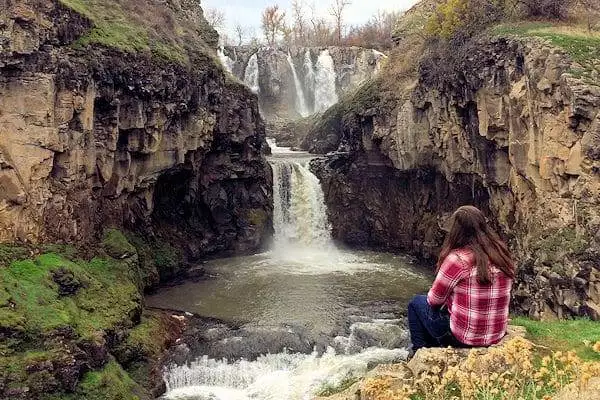 waterfall at white river falls state park in oregon
