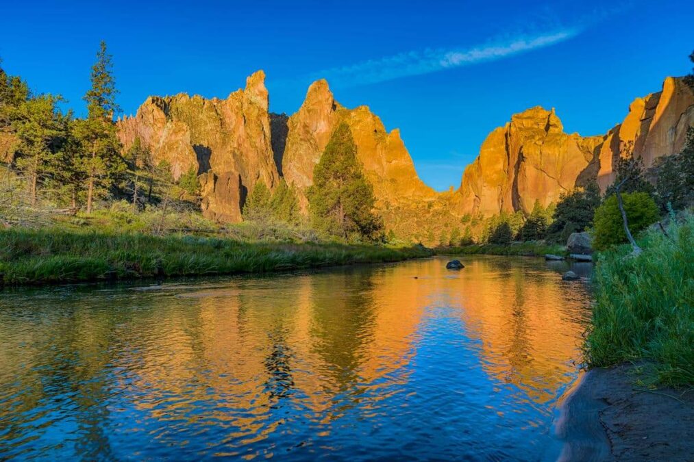 sunrise over river and rock formations at a state park near bend oregon
