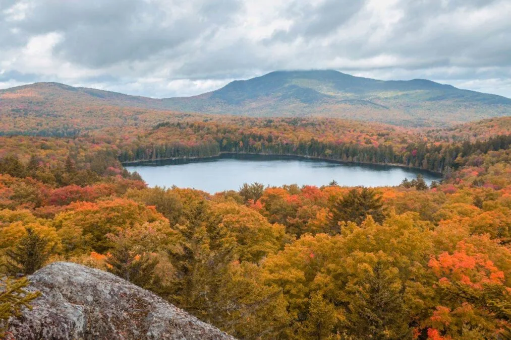 The view of Moosehead lake from Lily Bay State Park with early fall foliage