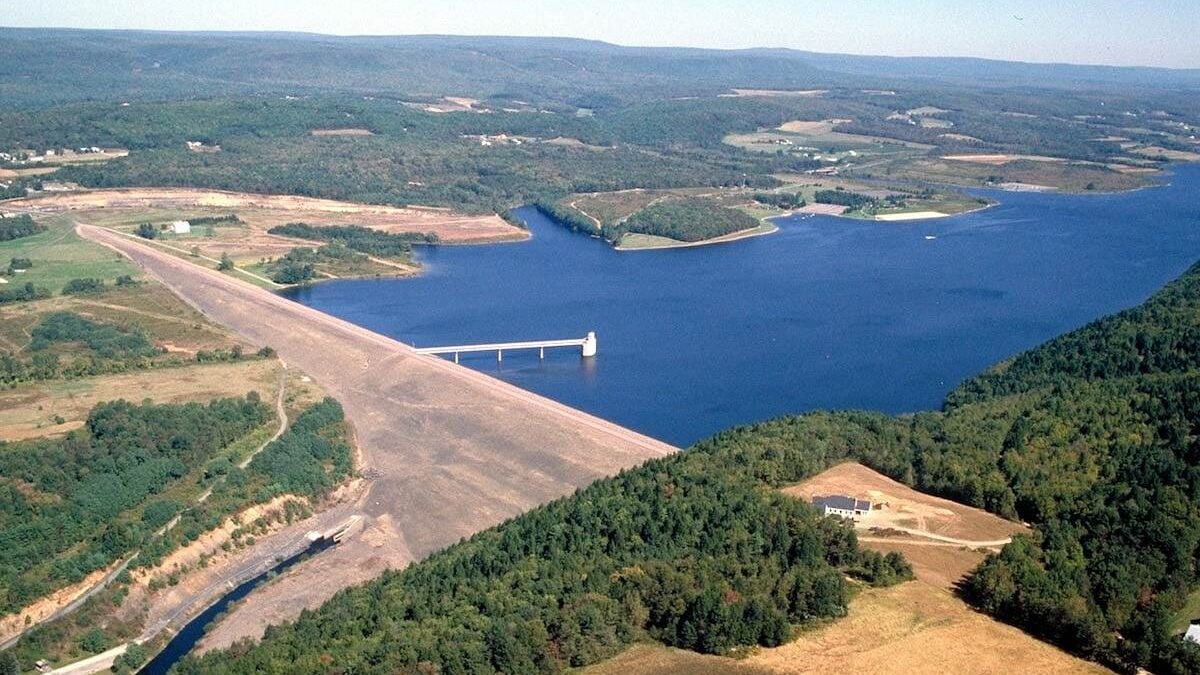 Beltzville Lake and Dam on Pohopoco Creek in Carbon County, Pennsylvania, USA.