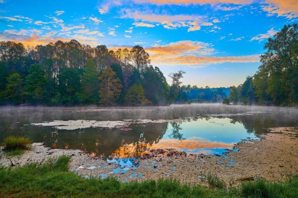 fog over the water at at Cove Lake State Park