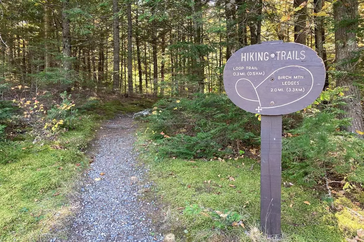 sign for the hiking trails at Peaks-Kenny State Park
