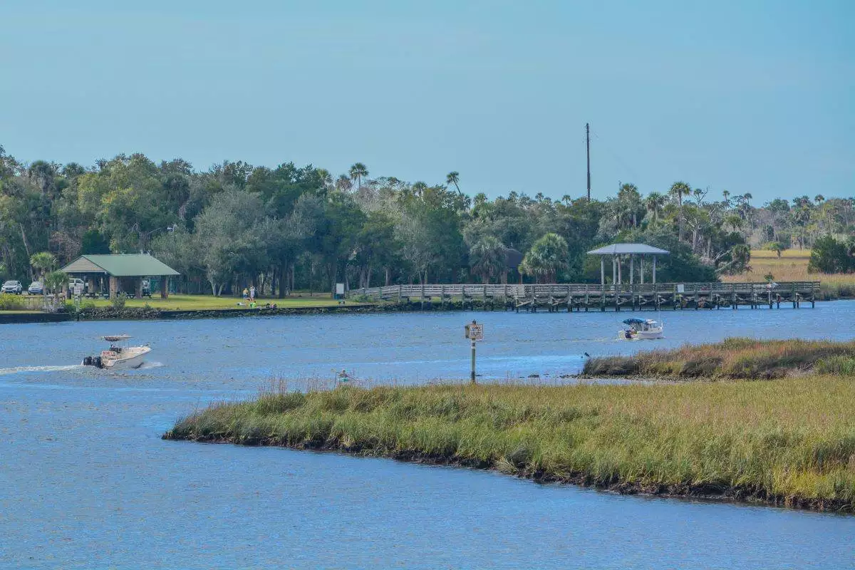 boats cruising on the Crystal River at Crystal River Preserve State Park