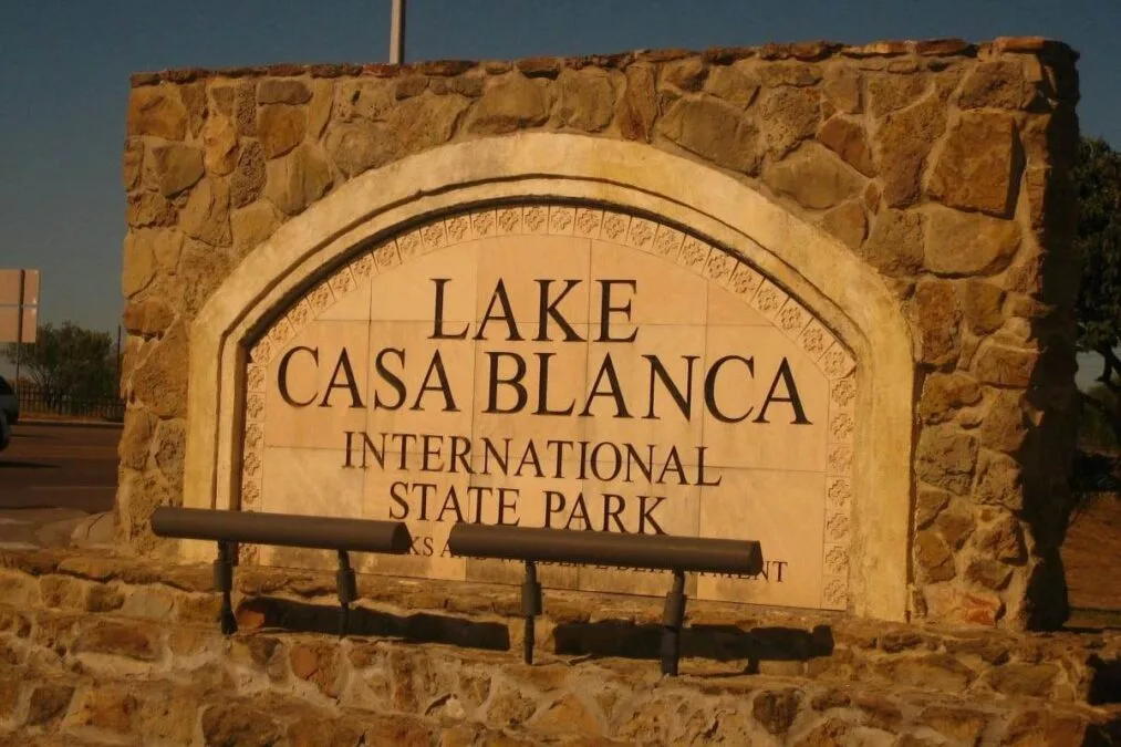 Lake Casa Blanca International State Park entrance sign