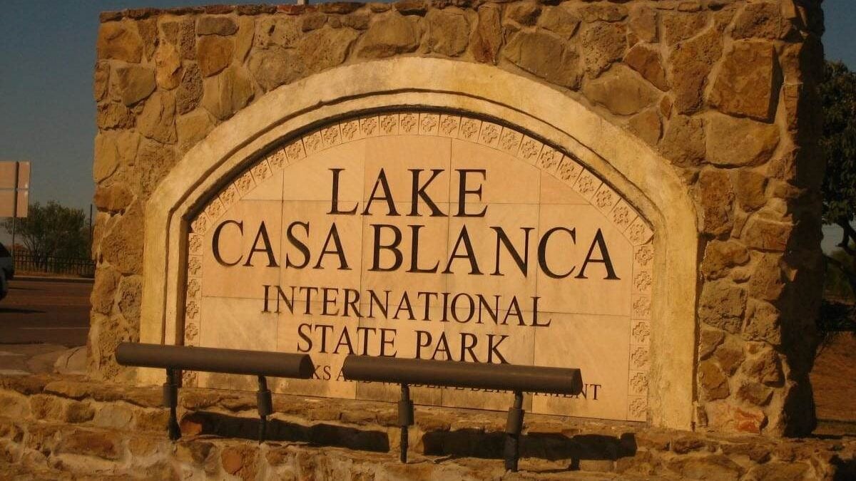 Lake Casa Blanca International State Park entrance sign