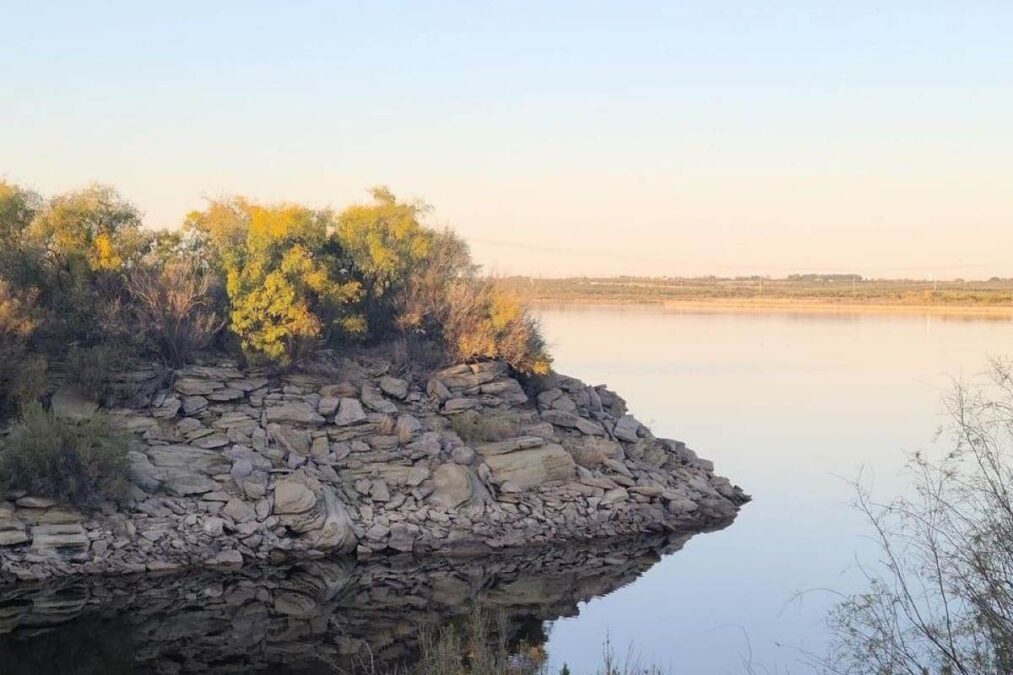 rocks on the shore of Lake Colorado City at Lake Colorado City State Park