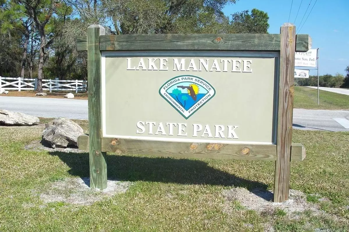 Park sign at Lake Manatee State Park