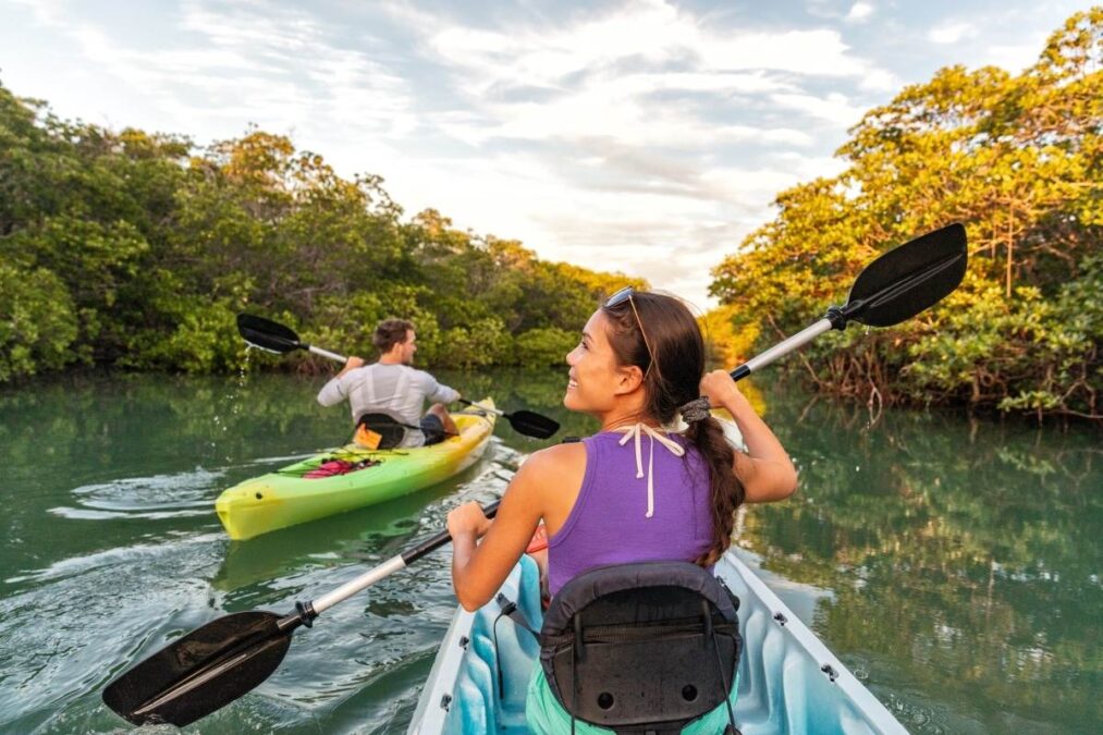 couple kayaking at Lignumvitae Key Botanical State Park