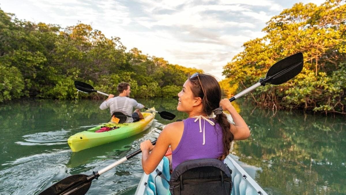 couple kayaking at Lignumvitae Key Botanical State Park