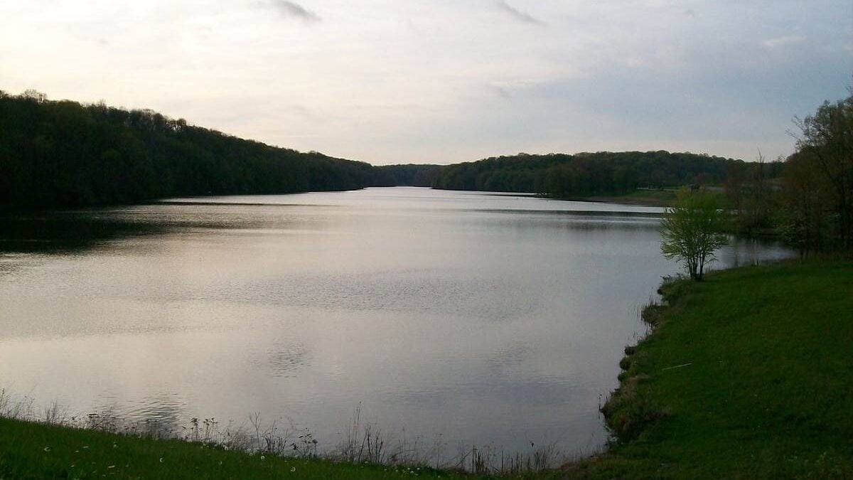 Lake at sunset at Barkcamp State Park