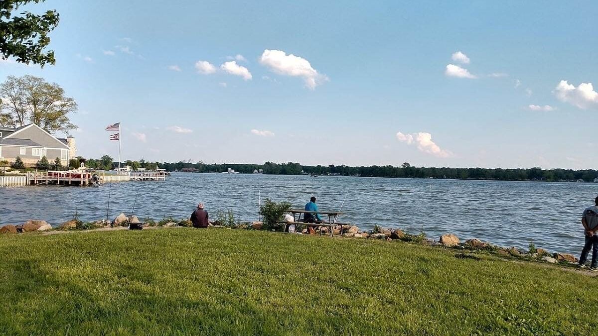 People looking out over the water at Buckeye Lake State Park