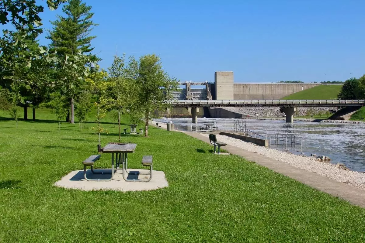 picnic table by the water at Deer Creek State Park