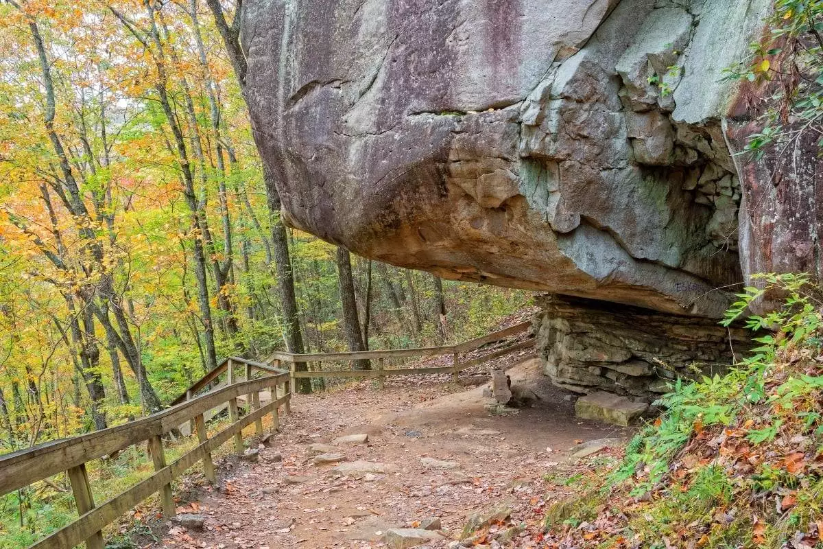 boulder hanging over the hiking trail at Cloudland Canyon State Park