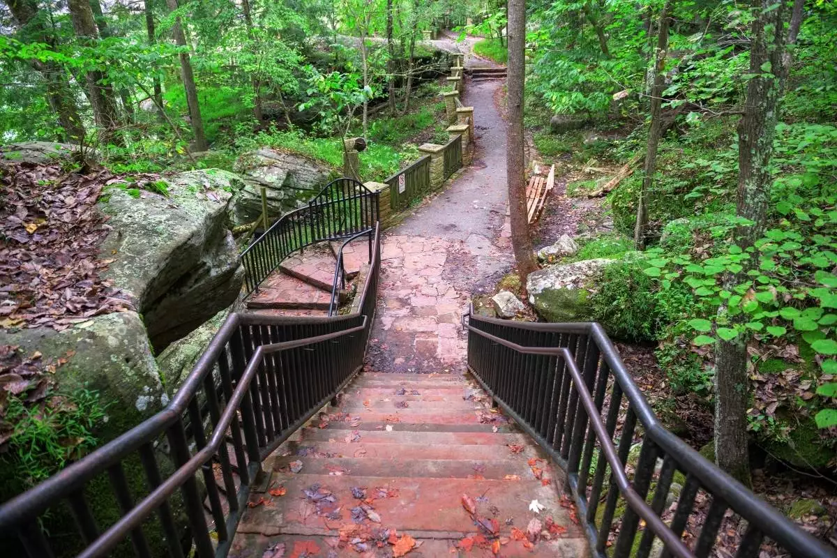 walkway to hiking trail at Cumberland Falls State Resort Park