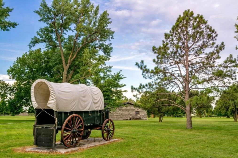 covered wagon and building at Fort Kearny State Historical Park