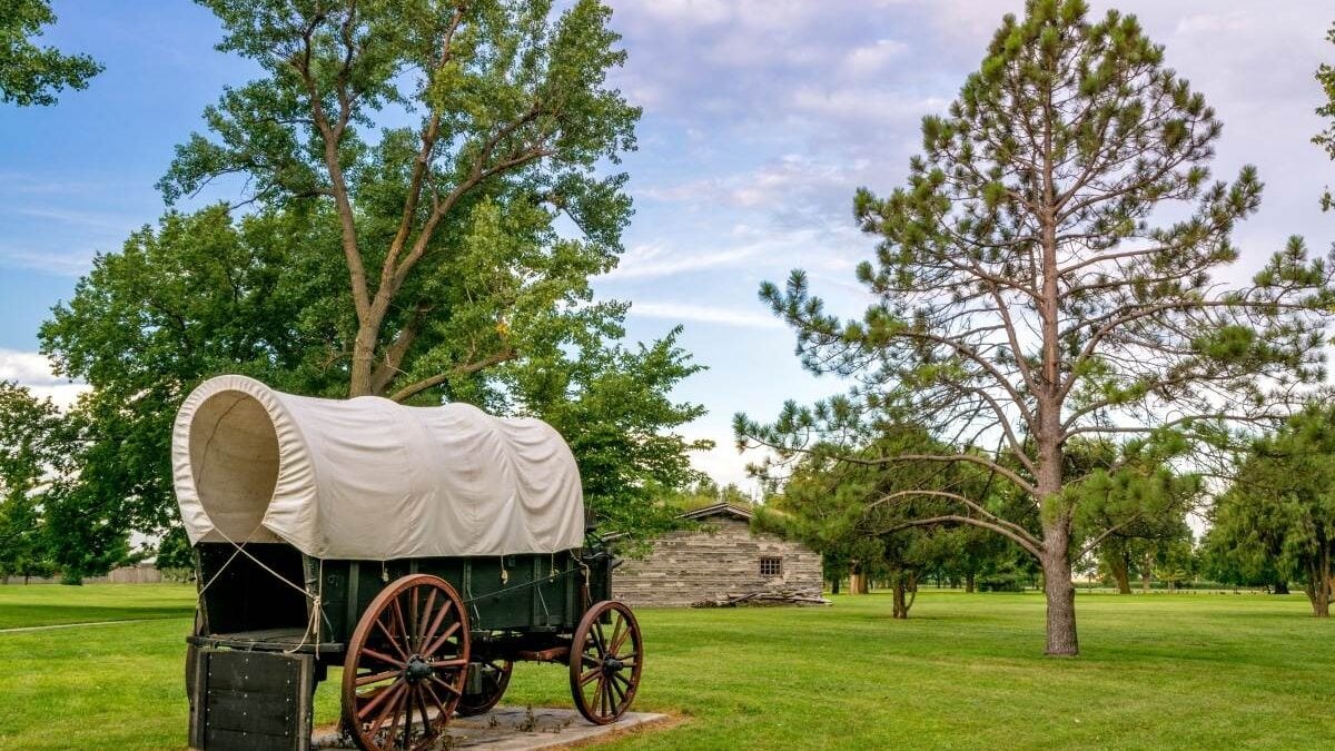covered wagon and building at Fort Kearny State Historical Park