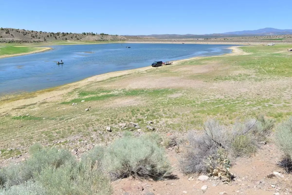 boats on the lake at Echo Canyon State Park