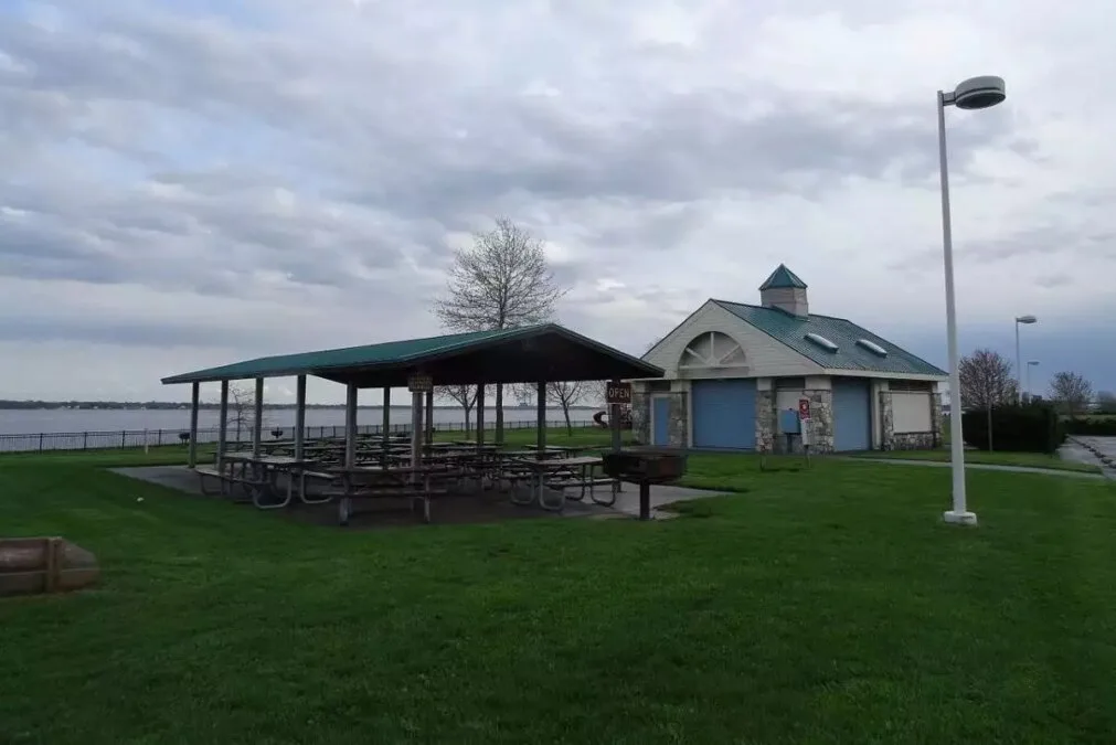 Building and picnic tables at Fox Point State Park