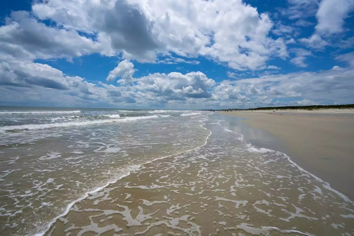 the tide coming in at Huntington Beach State Park