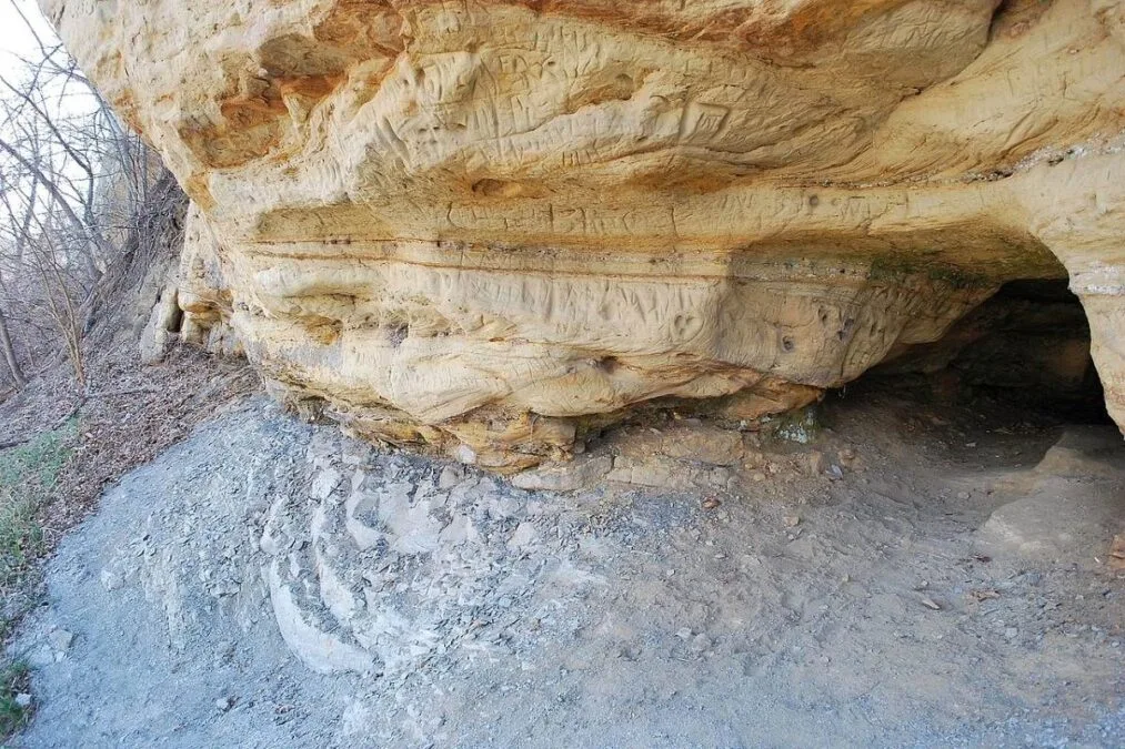 Indian Cave rock shelter and petroglyphs