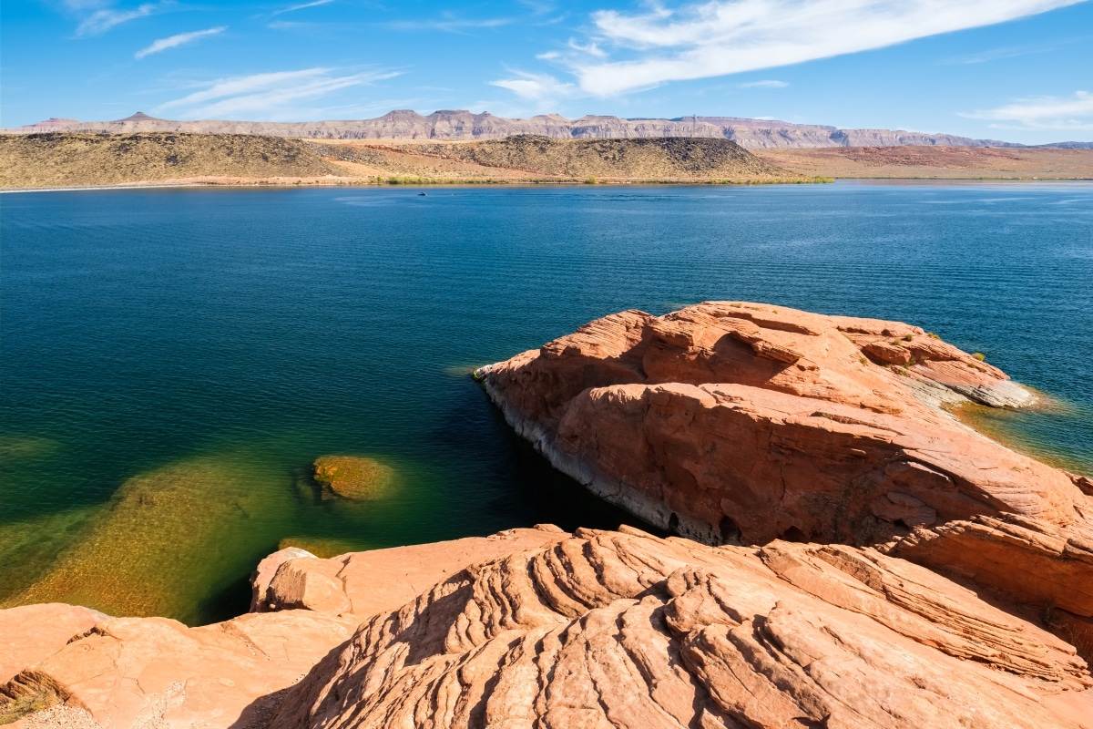 the lake at Sand Hollow State Park