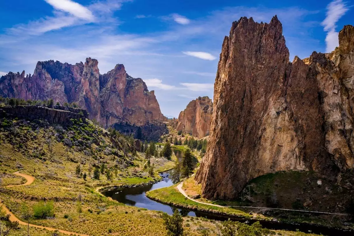 River flowing through Smith Rock State Park