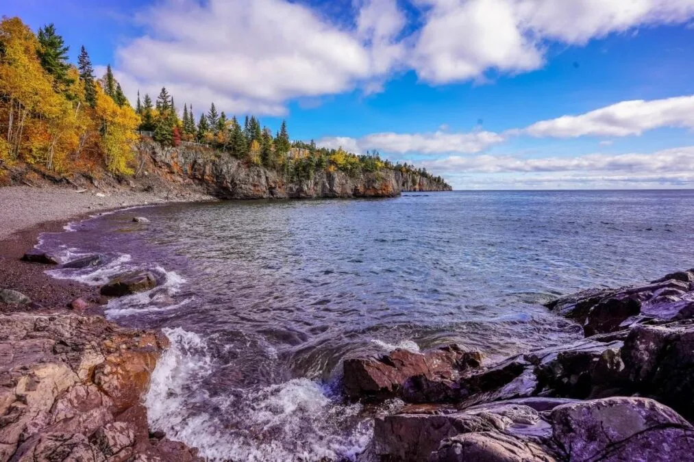 Lake Superior waves in a cove at Tettegouche State Park