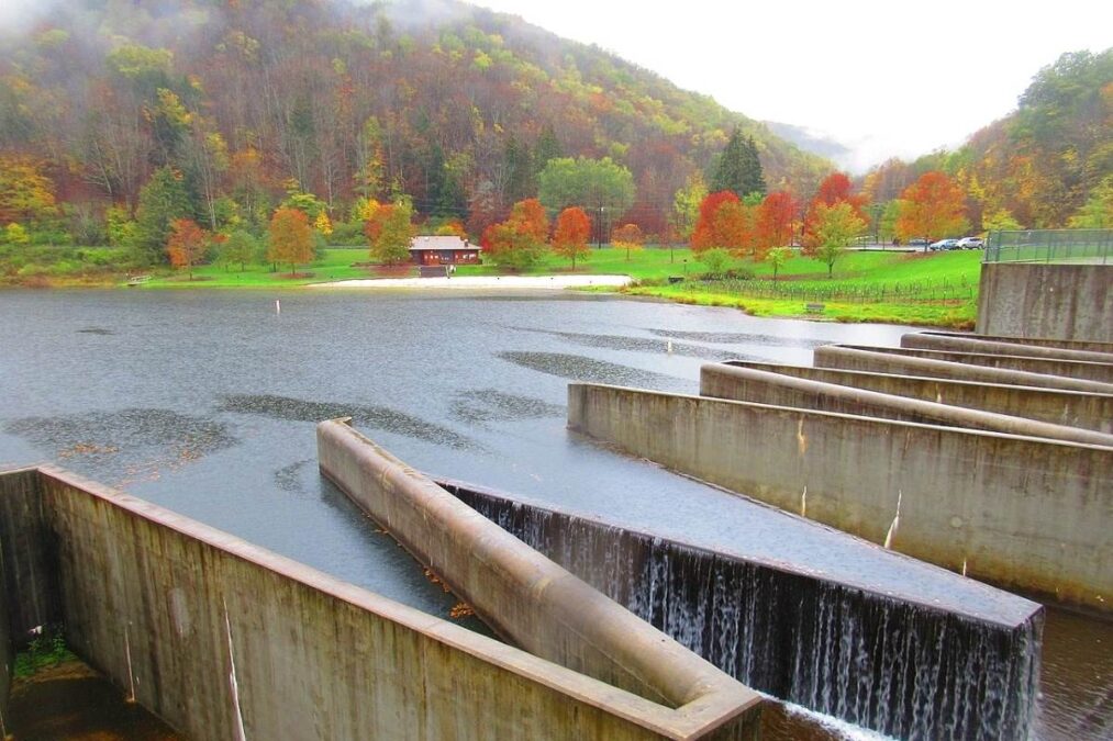 Spillway, lake, and bathhouse at Lyman Run State Park