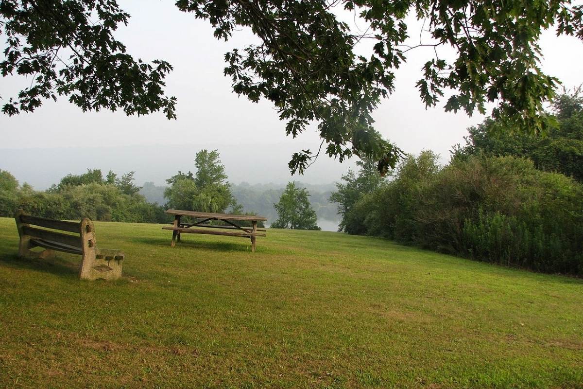 Park bench and picnic table at Memorial Lake State Park