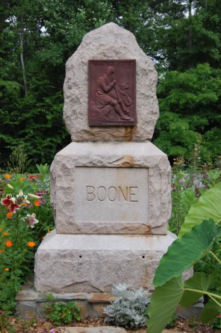 Boone's Cave State Park (North-Carolina)