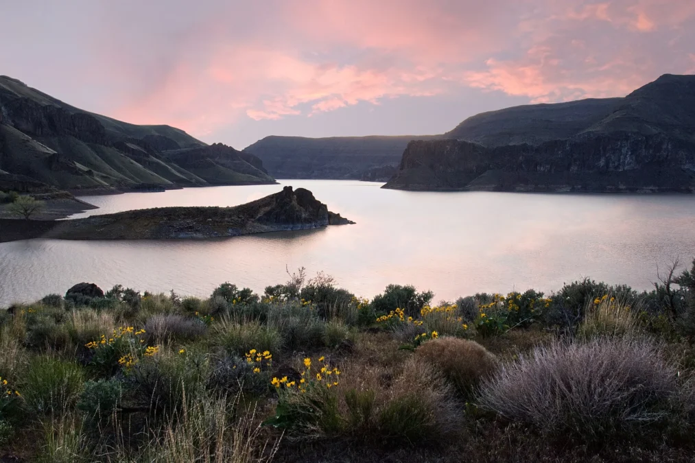 Lake Owyhee State Park 81 Lake Owyhee in a volcanic canyon at sunset, Lake Owyhee State Park, Oregon