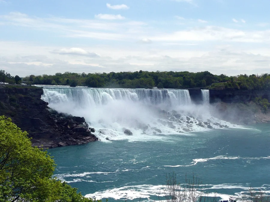 Niagara Falls State Park 100 American Falls and Bridal Veil Falls above the Niagara River, Niagara Falls State Park, New York